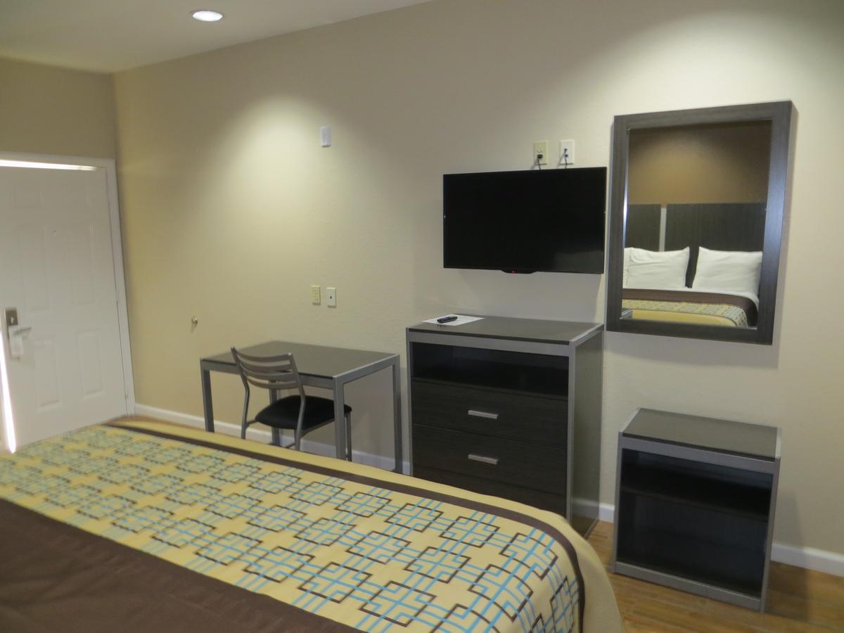 Scottish Inn & Suites Baytown Eksteriør billede