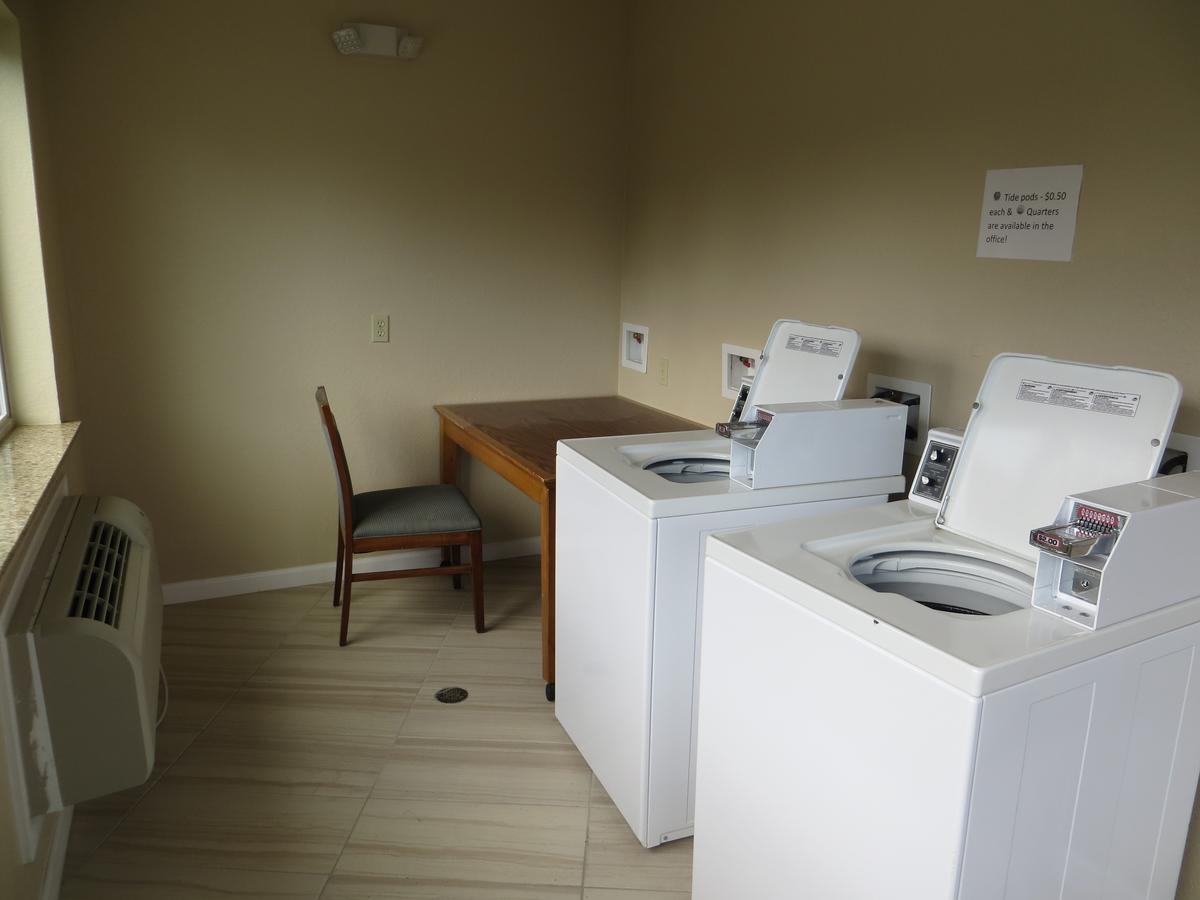 Scottish Inn & Suites Baytown Eksteriør billede