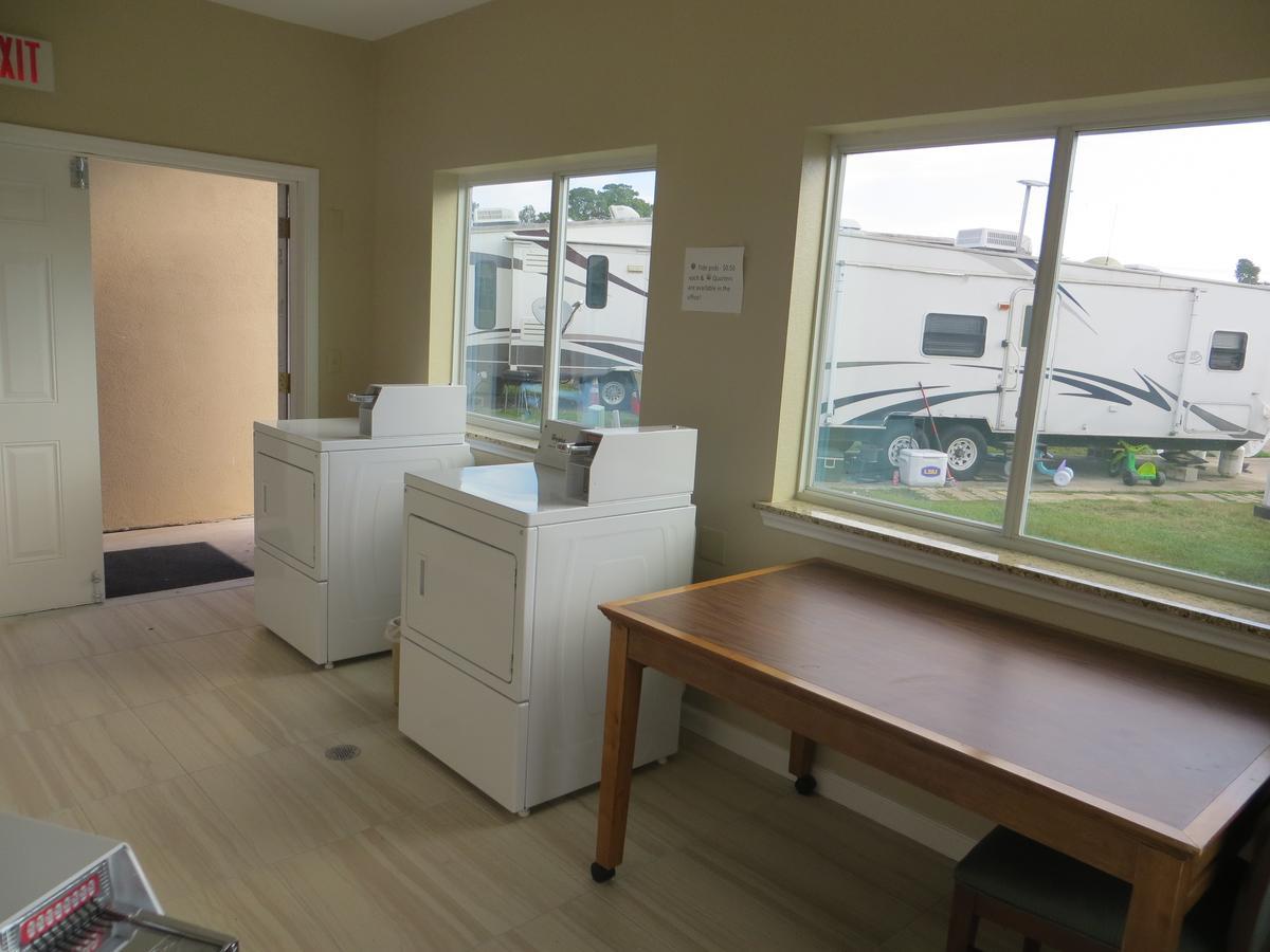 Scottish Inn & Suites Baytown Eksteriør billede
