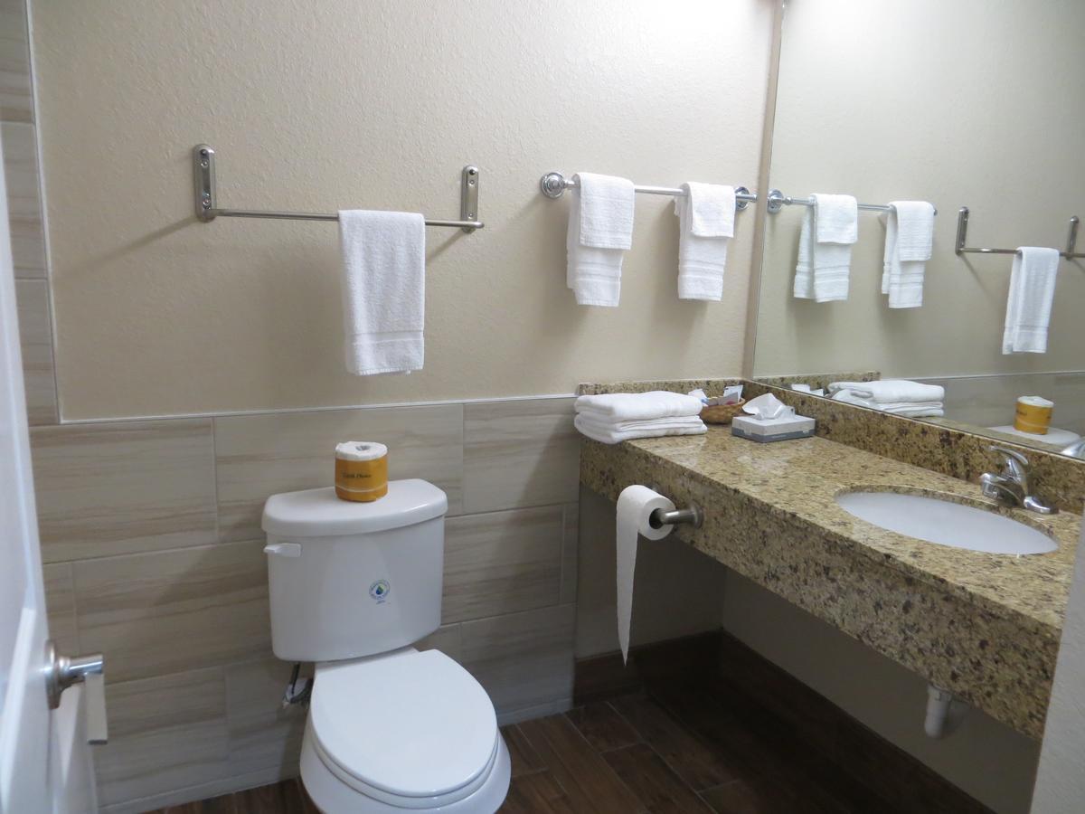 Scottish Inn & Suites Baytown Eksteriør billede